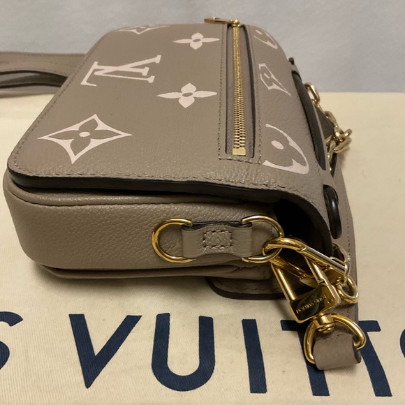 Louis Vuitton Pochette Métis East West - Picture 5 of 15